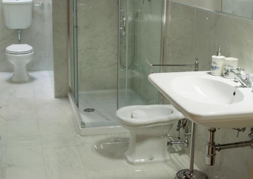 This photo about La Rosa Townhouse shared on HyHotel.com