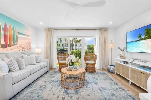 Luxury Beachside Condo 2 Steps to the Beach! in Juno Beach (Florida) Luxury Beachside Condo 2 Steps to the Beach! in Juno Beach (Florida)