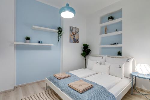 d.Five City Studio Régi Posta