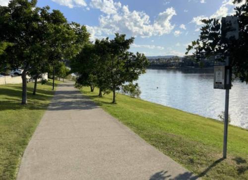 Self contained guest house - sleeps 4 in Varsity Lakes Self contained guest house - sleeps 4 in Varsity Lakes