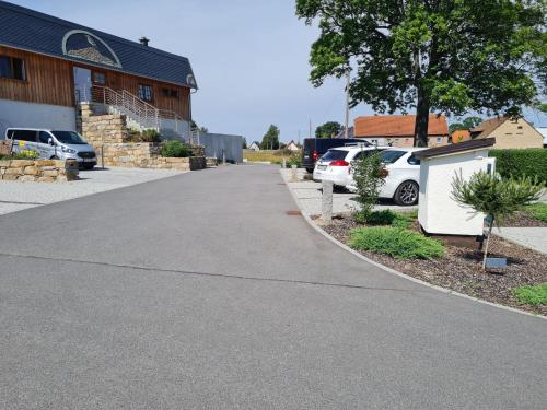 Lerchenberghof - barrierefreies Familien Landhotel mit FeWo, FeZi - Spielplatz Reiten Segway PT und in Ebersbach Sachsen Lerchenberghof - barrierefreies Familien Landhotel mit FeWo, FeZi - Spielplatz Reiten Segway PT und in Ebersbach Sachsen