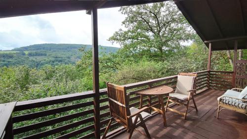 Balcony/terrace, Autarke, idyll. Hutte mit Kamin+Aussicht in Dausenau Balcony/terrace, Autarke, idyll. Hutte mit Kamin+Aussicht in Dausenau