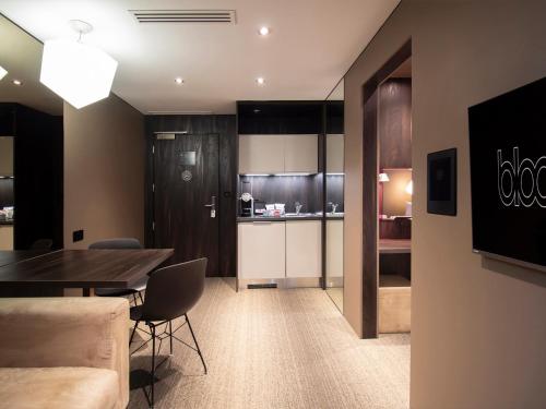 Kitchen, Bloc Hotel Birmingham near Jewellery Quarter Kitchen, Bloc Hotel Birmingham near Jewellery Quarter