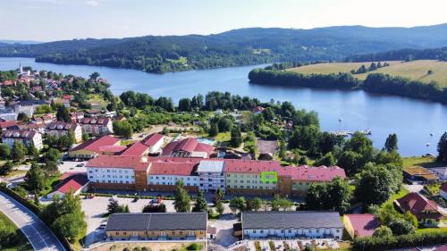 Apartmán C409 v areálu Wellness hotelu Frymburk (Apartman C409 v arealu Wellness hotelu Frymburk) in 弗林布爾克 Apartmán C409 v areálu Wellness hotelu Frymburk (Apartman C409 v arealu Wellness hotelu Frymburk) in 弗林布爾克