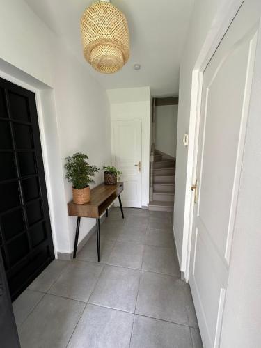 Entrance, Love Room avec Jacuzzi proche Paris et Roissy CDG in Persan Entrance, Love Room avec Jacuzzi proche Paris et Roissy CDG in Persan