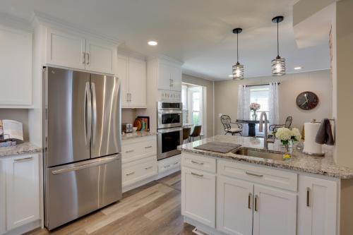 Welcoming Willoughby Home 1 Mi to Historic Dtwn in Willoughby Welcoming Willoughby Home 1 Mi to Historic Dtwn in Willoughby