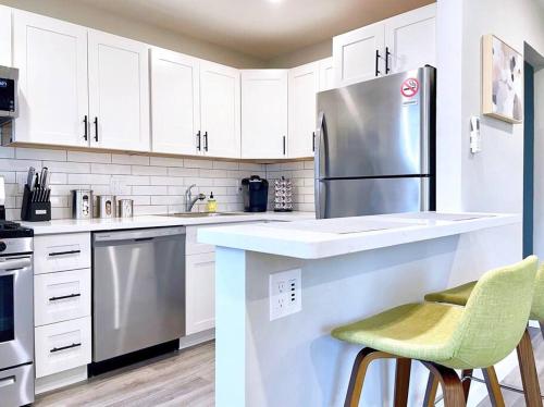 Facilities, Bright Top Floor-King Bed-Parking-Fast Wi-Fi in Walnut Creek (CA) Facilities, Bright Top Floor-King Bed-Parking-Fast Wi-Fi in Walnut Creek (CA)