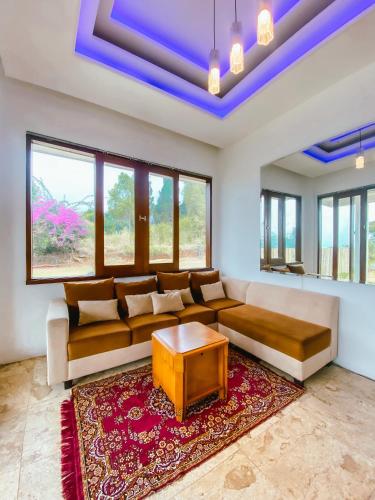 Shared lounge/TV area, De Summit Villa & View near Mount Gede Pangrango National Park Shared lounge/TV area, De Summit Villa & View near Mount Gede Pangrango National Park