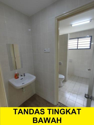 Bathroom, Wanida Homestay @ Mahkota Hills in Lenggeng Bathroom, Wanida Homestay @ Mahkota Hills in Lenggeng