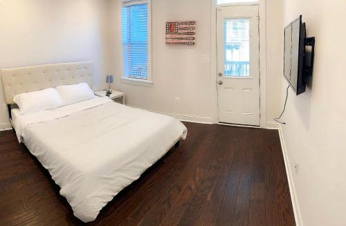 Beautiful Canton Home w/rooftop deck +Private parking in Canton Beautiful Canton Home w/rooftop deck +Private parking in Canton