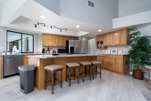 Konyha, Beautiful Private Pool Home In-between Fort Myers Beach and Sanibel Island home in Harlem Heights Konyha, Beautiful Private Pool Home In-between Fort Myers Beach and Sanibel Island home in Harlem Heights