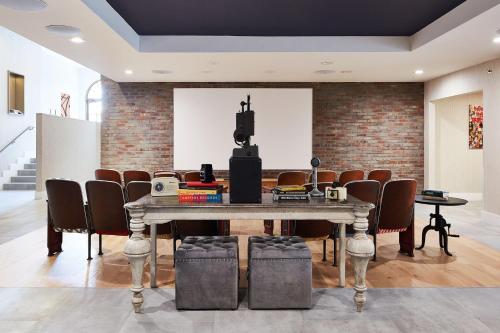 Bar/lounge, Hotel Dena, Pasadena Los Angeles, a Tribute Portfolio Hotel in Pasadena Bar/lounge, Hotel Dena, Pasadena Los Angeles, a Tribute Portfolio Hotel in Pasadena