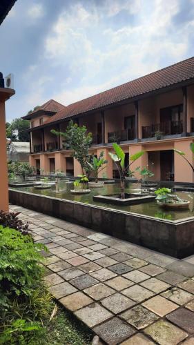 Laras Asri Resort & Spa in Salatiga Laras Asri Resort & Spa in Salatiga