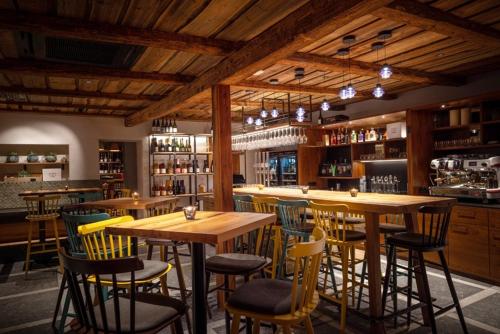 ผับ/เลาจน์, CSELLO MÜHLE OSLIP, Eventlocation, Gastronomie & Nächtigung (CSELLO MUHLE OSLIP, Eventlocation, Gastronomie & Nachtigung) in โอสลิป ผับ/เลาจน์, CSELLO MÜHLE OSLIP, Eventlocation, Gastronomie & Nächtigung (CSELLO MUHLE OSLIP, Eventlocation, Gastronomie & Nachtigung) in โอสลิป