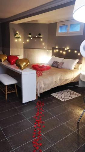 Suite Jacuzzi au calme in Andilly Suite Jacuzzi au calme in Andilly