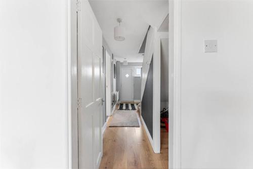 Perfect 3 Bed House - Great Location - Parking in Bolton Perfect 3 Bed House - Great Location - Parking in Bolton