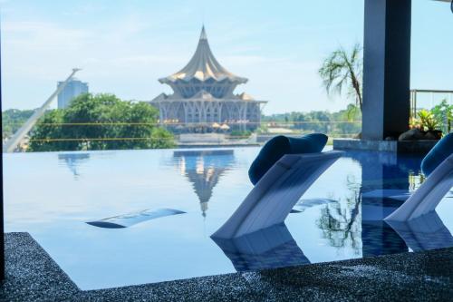 Zwembad, The Waterfront Hotel in Kuching Zwembad, The Waterfront Hotel in Kuching