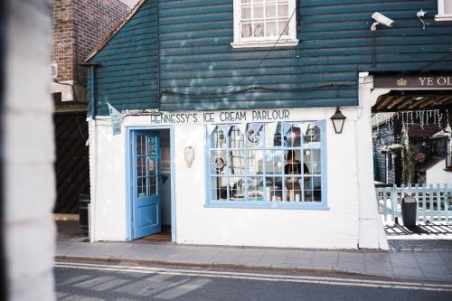 Taylour House - Edenbridge, sleeps 10, historic, unique yet modern