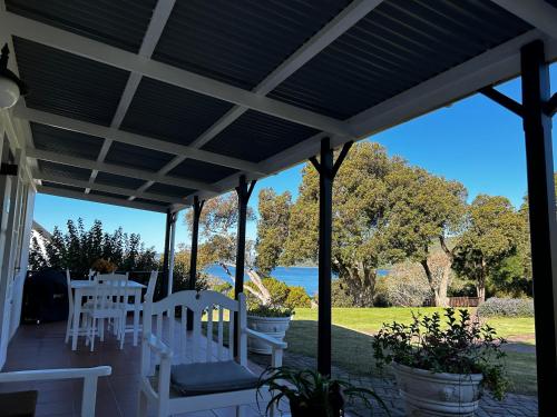 Aussicht, Blu Belle Lagoon Cottage in Belvidere Aussicht, Blu Belle Lagoon Cottage in Belvidere