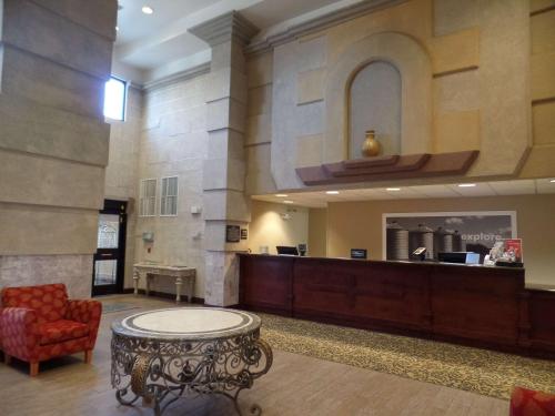 Előcsarnok, Hampton Inn Bowling Green in Bowling Green (Ohio) Előcsarnok, Hampton Inn Bowling Green in Bowling Green (Ohio)