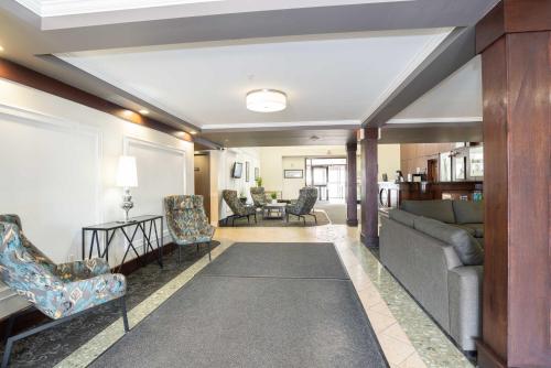 לובי, Sandman Hotel Red Deer in רד דיר (AB) לובי, Sandman Hotel Red Deer in רד דיר (AB)