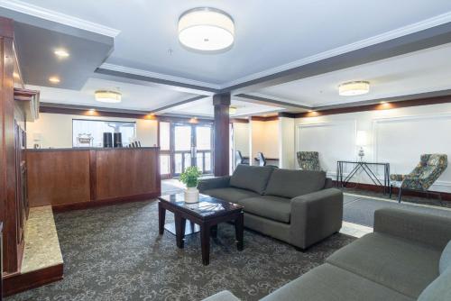 לובי, Sandman Hotel Red Deer in רד דיר (AB) לובי, Sandman Hotel Red Deer in רד דיר (AB)