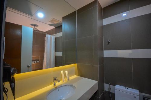 Bathroom, Sotogrande Hotel Palawan near Lu-Li Island Bathroom, Sotogrande Hotel Palawan near Lu-Li Island