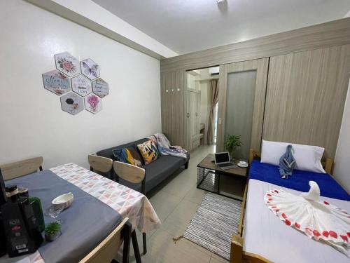 Shore Residences Mall of Asia Stays by PBYY near Embassy of Japan Shore Residences Mall of Asia Stays by PBYY near Embassy of Japan