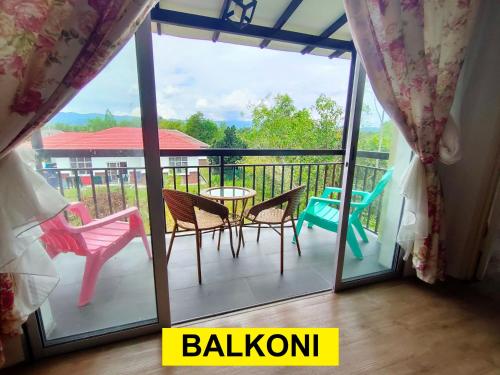Balcony/terrace, Wanida Homestay @ Mahkota Hills in Lenggeng Balcony/terrace, Wanida Homestay @ Mahkota Hills in Lenggeng
