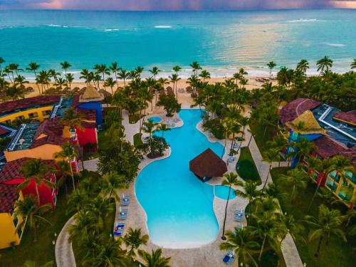 Swimming pool, Caribe Deluxe Princess - All Inclusive in Punta Cana Swimming pool, Caribe Deluxe Princess - All Inclusive in Punta Cana