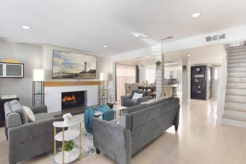 Charming 3BR-1mile to Beach, near Disney/Conv in Huntington Beach (CA) Charming 3BR-1mile to Beach, near Disney/Conv in Huntington Beach (CA)