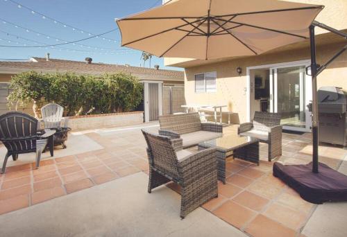 Charming 3BR-1mile to Beach, near Disney/Conv in Huntington Beach (CA) Charming 3BR-1mile to Beach, near Disney/Conv in Huntington Beach (CA)