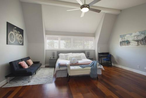 Charming 3BR-1mile to Beach, near Disney/Conv in Huntington Beach (CA) Charming 3BR-1mile to Beach, near Disney/Conv in Huntington Beach (CA)
