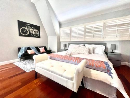 Charming 3BR-1mile to Beach, near Disney/Conv in Huntington Beach (CA) Charming 3BR-1mile to Beach, near Disney/Conv in Huntington Beach (CA)