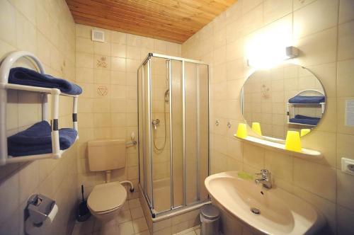 Bathroom, Pension Waldeck in Langdorf Bathroom, Pension Waldeck in Langdorf