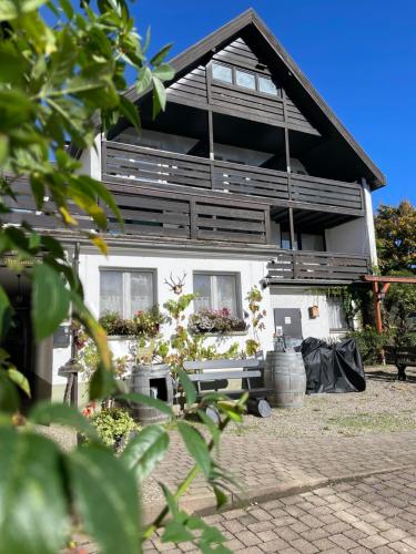 Jardín, Gasthaus Hirschenstube & Gastehaus Gehri in Waldkirch Jardín, Gasthaus Hirschenstube & Gastehaus Gehri in Waldkirch
