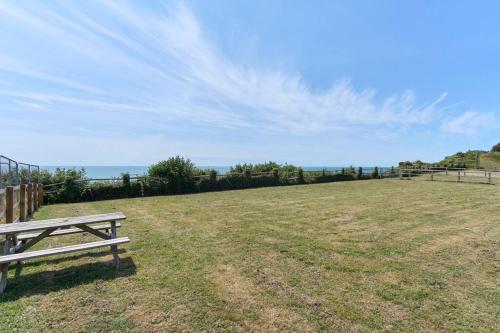 The Penthouse - Stunning 3 Bed Apt With Sea View Glimpses & Parking - The Perfect Choice For Familie in Östra Ventnor The Penthouse - Stunning 3 Bed Apt With Sea View Glimpses & Parking - The Perfect Choice For Familie in Östra Ventnor