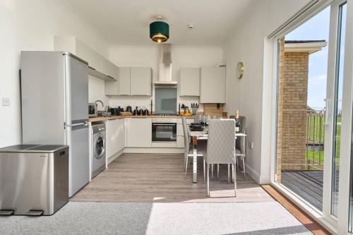 The Penthouse - Stunning 3 Bed Apt With Sea View Glimpses & Parking - The Perfect Choice For Familie in Östra Ventnor The Penthouse - Stunning 3 Bed Apt With Sea View Glimpses & Parking - The Perfect Choice For Familie in Östra Ventnor