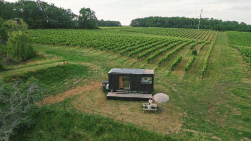 Parcel Tiny House - domaine viticole pres du Perigord in La Roquille Parcel Tiny House - domaine viticole pres du Perigord in La Roquille