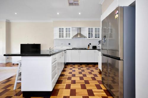 Balwyn Haven Spacious Family Home in Balwyn Balwyn Haven Spacious Family Home in Balwyn