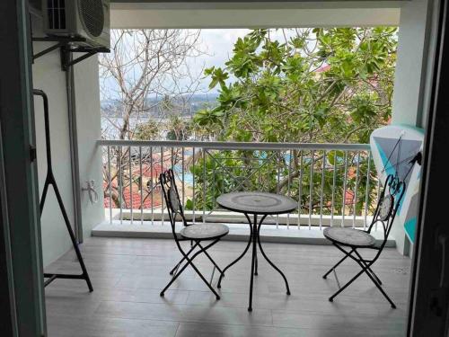 Balcony/terrace, Modern Chic Beachfront Unit at Canyon Cove Nasugbu in Natipuan Balcony/terrace, Modern Chic Beachfront Unit at Canyon Cove Nasugbu in Natipuan