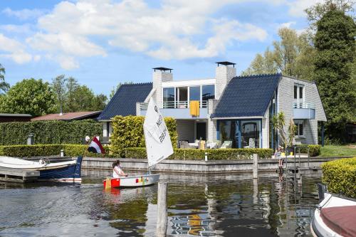 Зручності, Amsterdam / Loosdrecht Rien van den Broeke Village in Лусдрехт Зручності, Amsterdam / Loosdrecht Rien van den Broeke Village in Лусдрехт