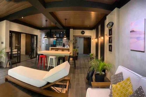 บ้านเดี่ยว 1 ห้องนอน 1 ห้องน้ำส่วนตัว ขนาด 54 ตร.ม. – วาวา (Modern Beachfront Getaway at Canyon Cove Nasugbu) in นาติปวน บ้านเดี่ยว 1 ห้องนอน 1 ห้องน้ำส่วนตัว ขนาด 54 ตร.ม. – วาวา (Modern Beachfront Getaway at Canyon Cove Nasugbu) in นาติปวน