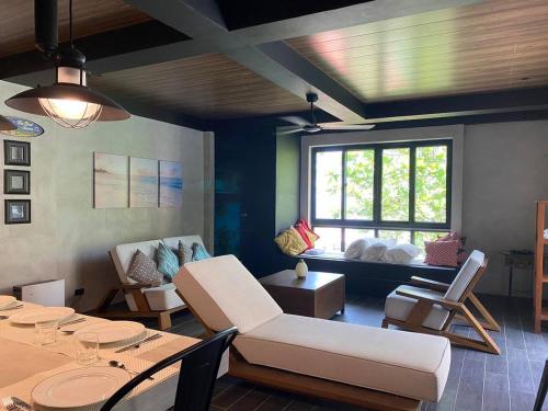 บ้านเดี่ยว 1 ห้องนอน 1 ห้องน้ำส่วนตัว ขนาด 54 ตร.ม. – วาวา (Modern Beachfront Getaway at Canyon Cove Nasugbu) in นาติปวน บ้านเดี่ยว 1 ห้องนอน 1 ห้องน้ำส่วนตัว ขนาด 54 ตร.ม. – วาวา (Modern Beachfront Getaway at Canyon Cove Nasugbu) in นาติปวน