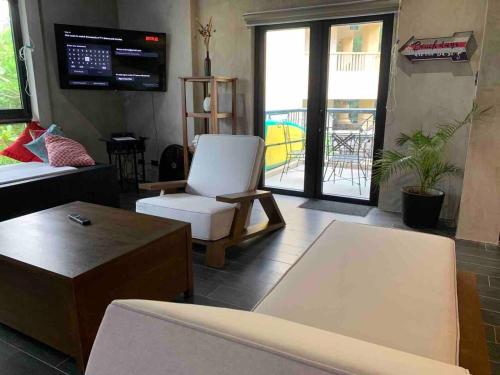 บ้านเดี่ยว 1 ห้องนอน 1 ห้องน้ำส่วนตัว ขนาด 54 ตร.ม. – วาวา (Modern Beachfront Getaway at Canyon Cove Nasugbu) in นาติปวน บ้านเดี่ยว 1 ห้องนอน 1 ห้องน้ำส่วนตัว ขนาด 54 ตร.ม. – วาวา (Modern Beachfront Getaway at Canyon Cove Nasugbu) in นาติปวน