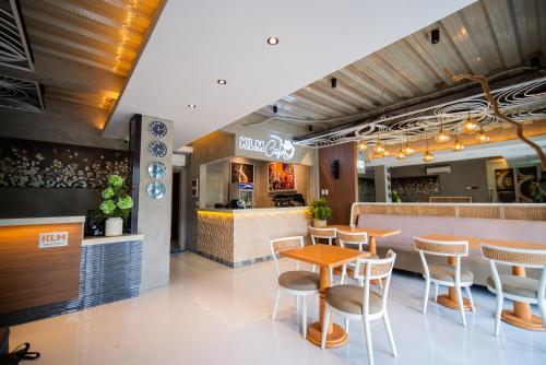 KLM Condotel near Kamikaze West Airfield KLM Condotel near Kamikaze West Airfield