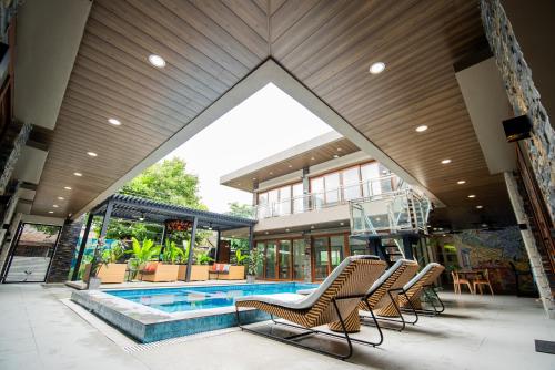 KLM Condotel near Kamikaze West Airfield KLM Condotel near Kamikaze West Airfield