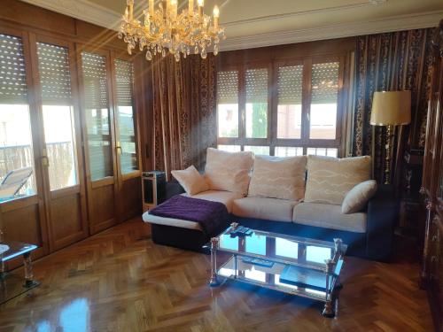 LA RIOJA HOUSE casa entera Mesa de pinpong Parking gratuito, Chimenea, barbacoa CENTRO in Aldeanueva De Ebro LA RIOJA HOUSE casa entera Mesa de pinpong Parking gratuito, Chimenea, barbacoa CENTRO in Aldeanueva De Ebro