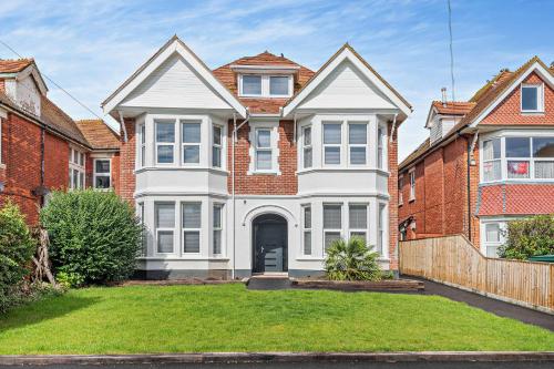 Beach Walk Southbourne SOBO Beach Sleeps 4 in East Southbourne and Tuckton Beach Walk Southbourne SOBO Beach Sleeps 4 in East Southbourne and Tuckton