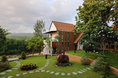 VeeVaree River Kwai Resort in Kanchanaburi VeeVaree River Kwai Resort in Kanchanaburi